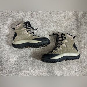 Salomon Boots Womens Size 9.5 Contagrip Winter Snow Gray Boots Clima-Dry